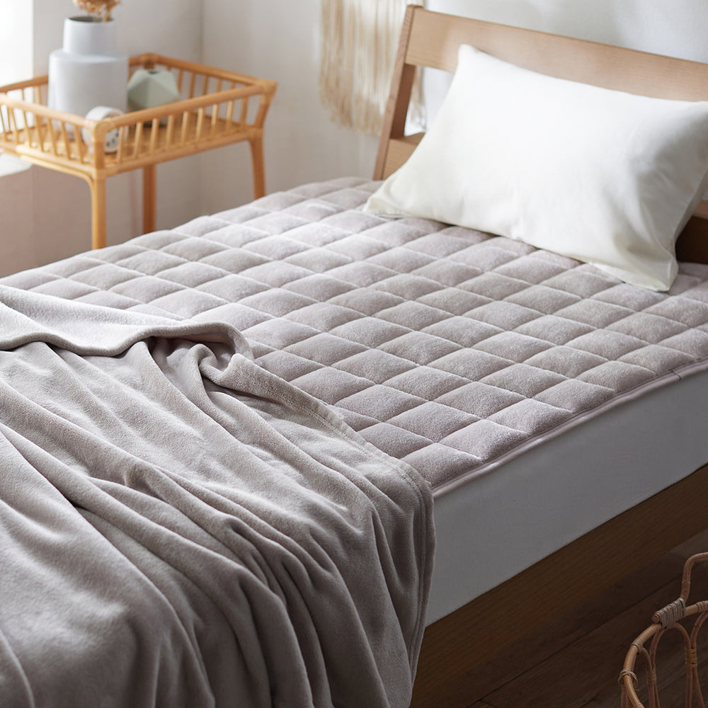 シングル、黒【新品未開封】Rady　シルキーモイストベッドカバー　MO0238 シングル、黒【新品未開封】RadyシルキーモイストベッドカバーMO0238